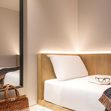 Zedwell Underground Hotel Tottenham Court Rd 런던 외부 사진
