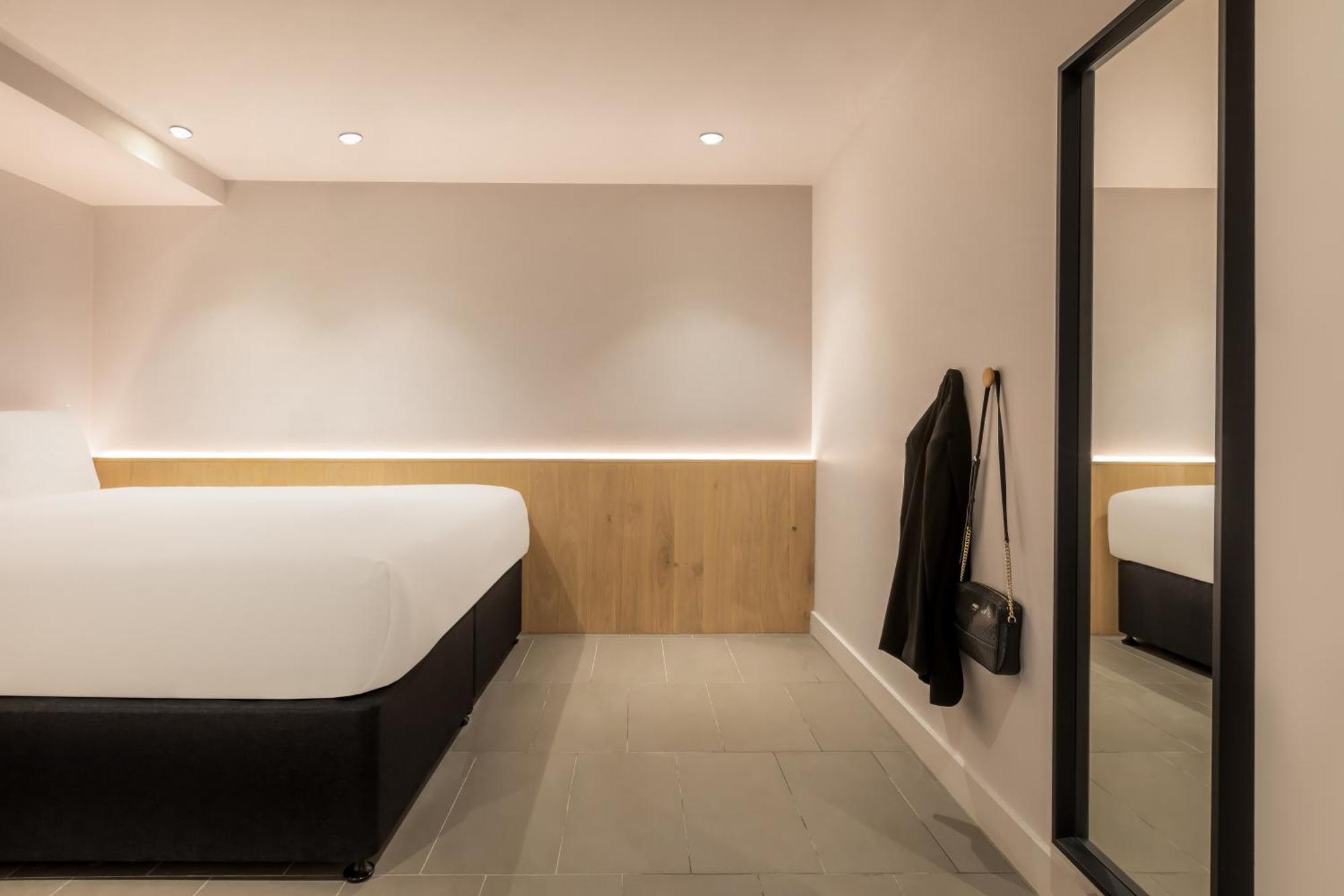 Zedwell Underground Hotel Tottenham Court Rd 런던 객실 사진