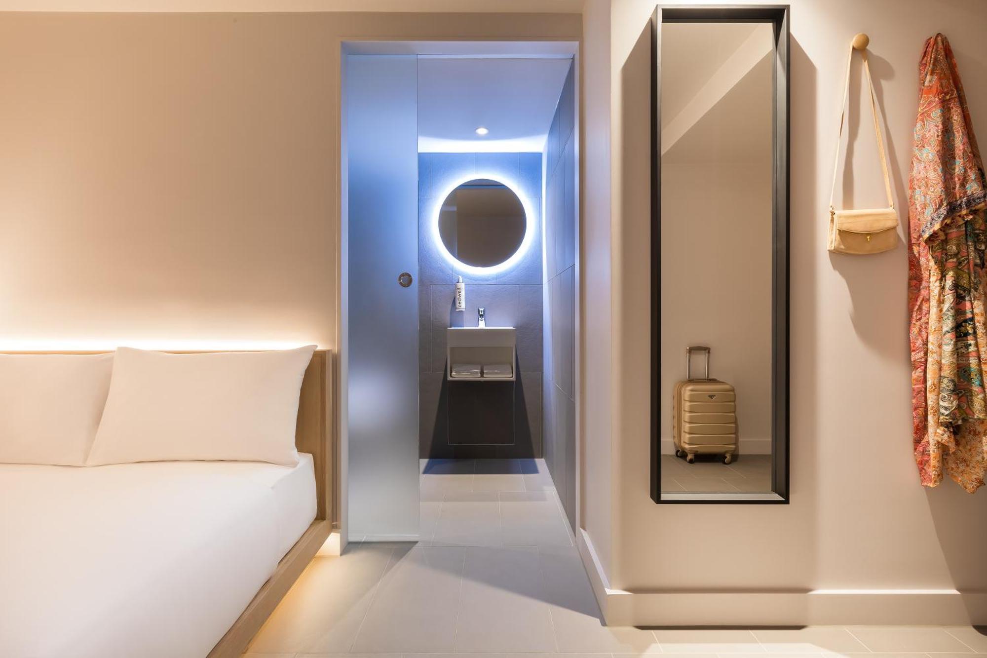 Zedwell Underground Hotel Tottenham Court Rd 런던 객실 사진