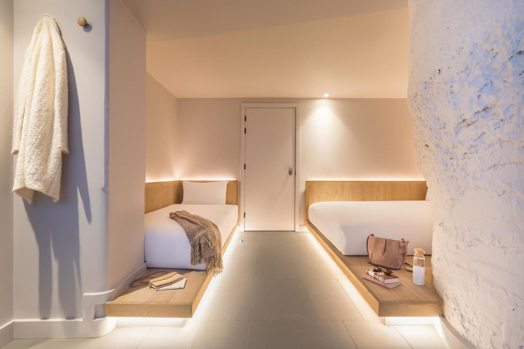 Zedwell Underground Hotel Tottenham Court Rd 런던 외부 사진