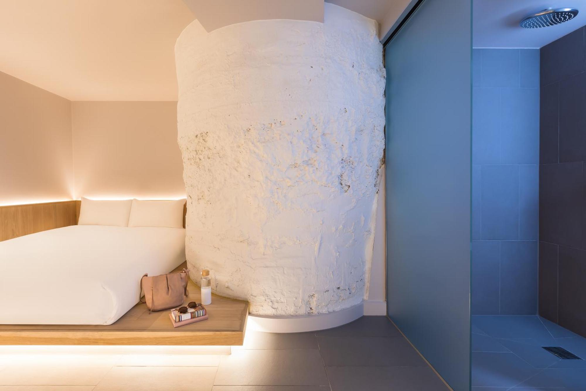 Zedwell Underground Hotel Tottenham Court Rd 런던 외부 사진