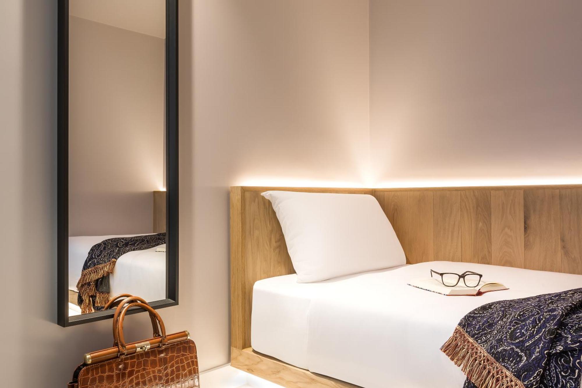 Zedwell Underground Hotel Tottenham Court Rd 런던 외부 사진