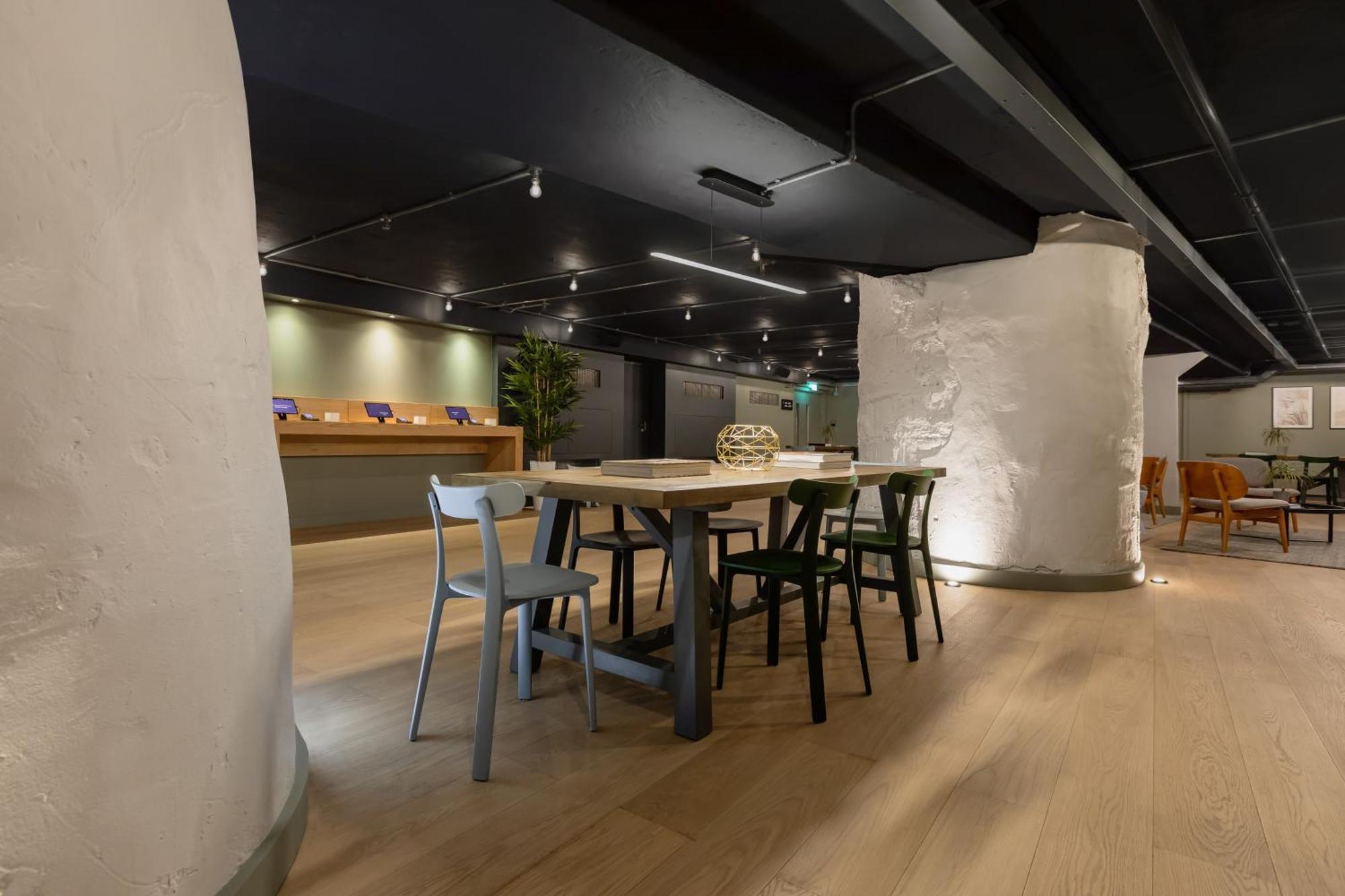 Zedwell Underground Hotel Tottenham Court Rd 런던 외부 사진