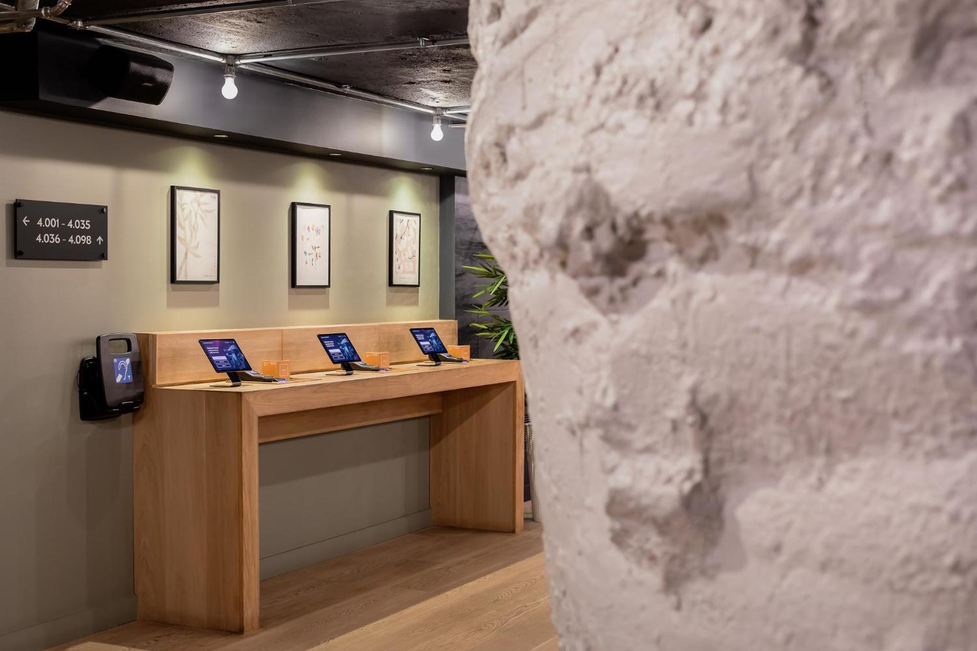Zedwell Underground Hotel Tottenham Court Rd 런던 외부 사진