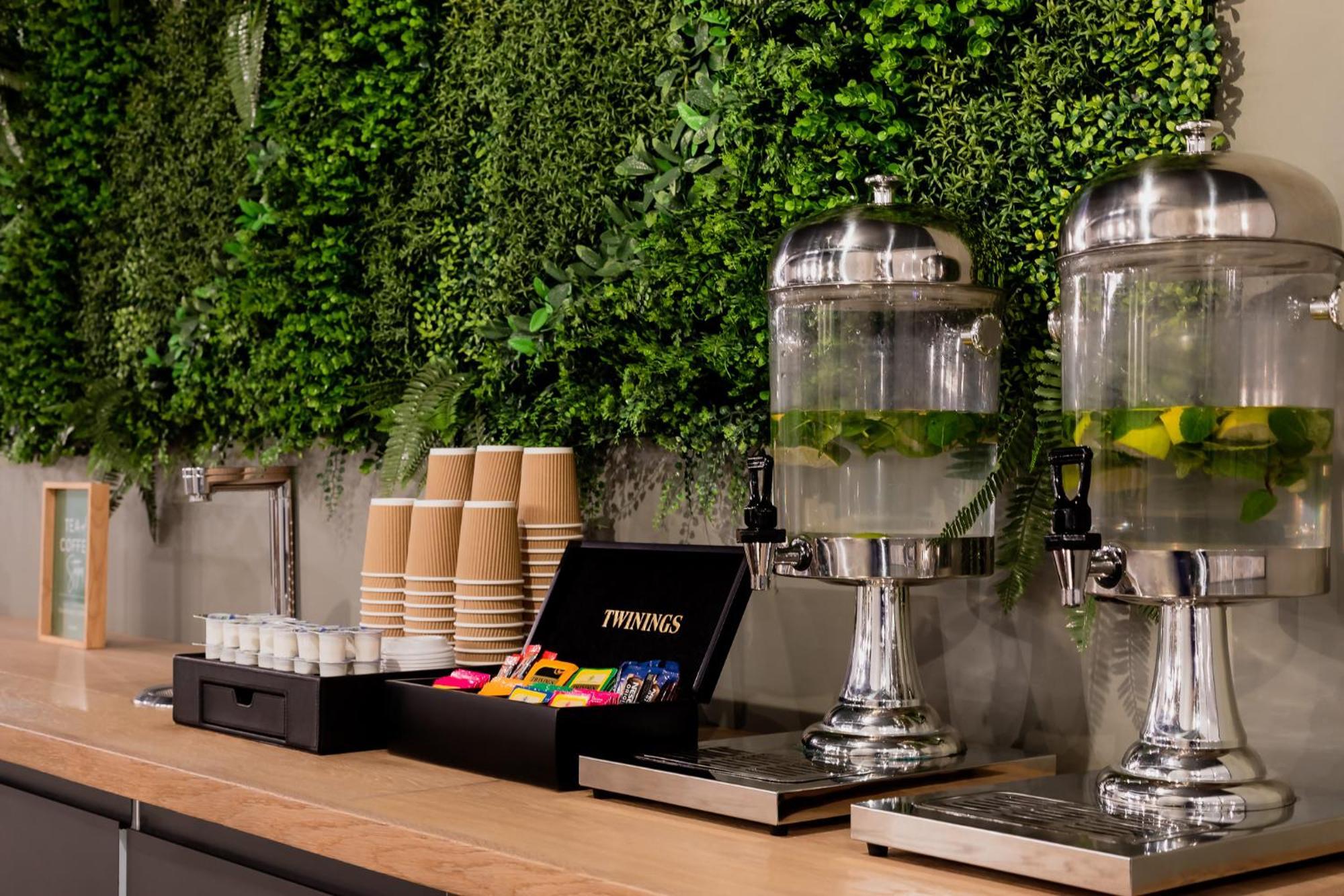 Zedwell Underground Hotel Tottenham Court Rd 런던 외부 사진